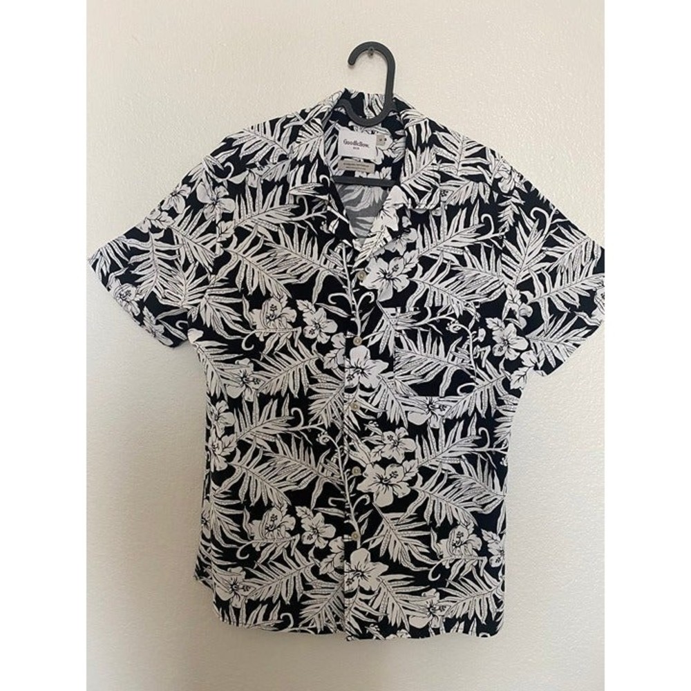 Good Fellow & Co Short Sleeve Button down Tropical print Shirt (M)